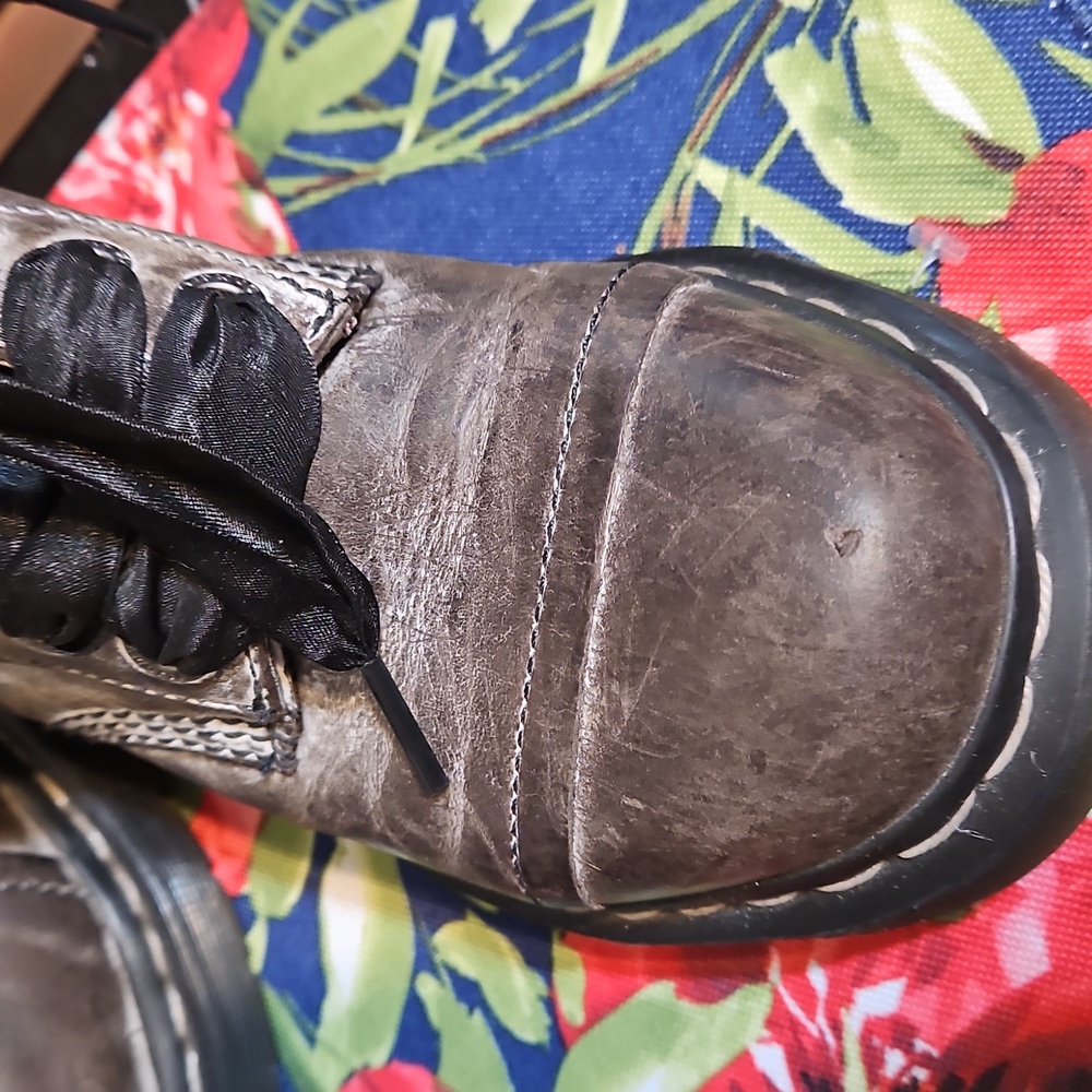 Dr. Martens 1914 Triumph Rare Floral Lace-Up Boots - Picture 9 of 14